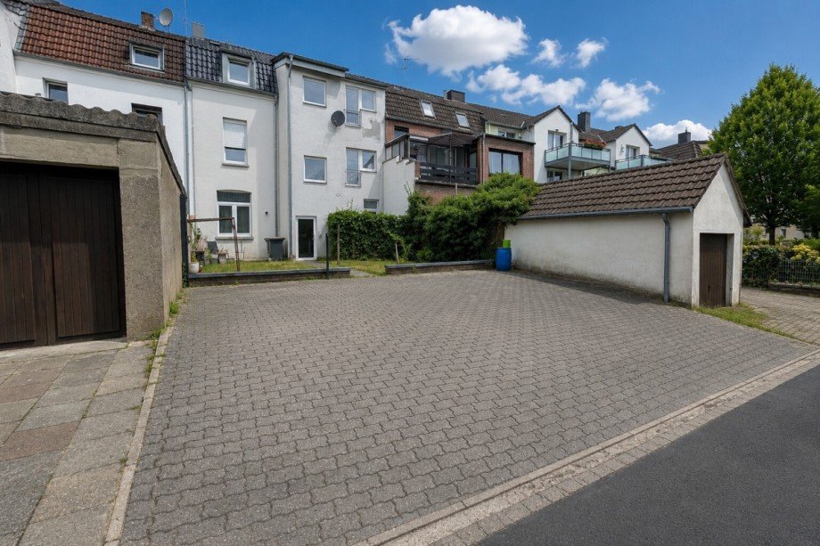 Hinterhof mit Stellplatz Mehrfamilienhaus Goch