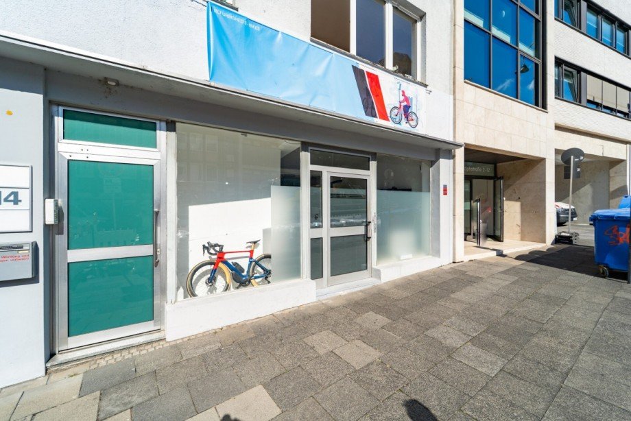 Ladenlokal au�en Haus K�ln
