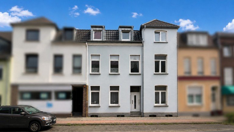 Stra�en Ansicht Goch Mehrfamilienhaus Gocher Innenstadt: Drei Wohnungen. Drei Stellpl�tze. Solide Perspektiven.