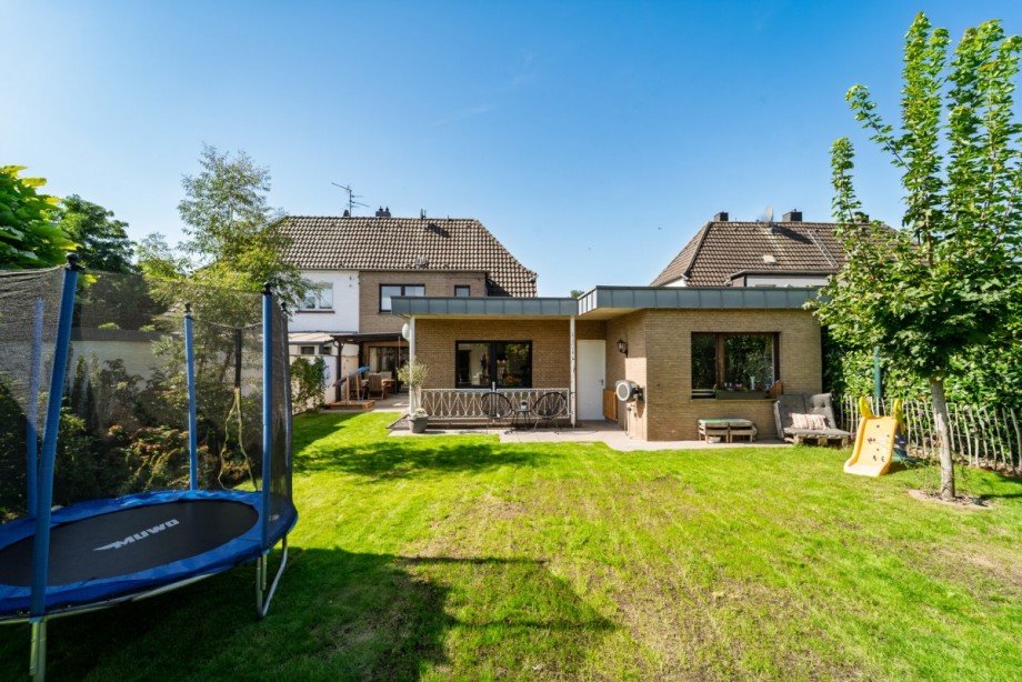 Gartenansicht Doppelhaush�lfte Goch