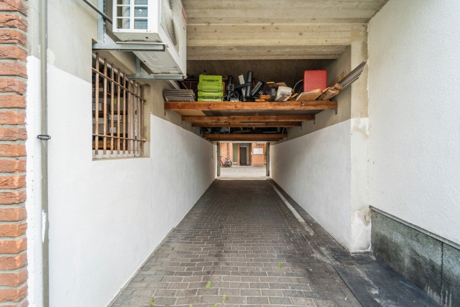 Zuwegung zum Innenhof und den Garagen Gastronomie und Wohnung Goch