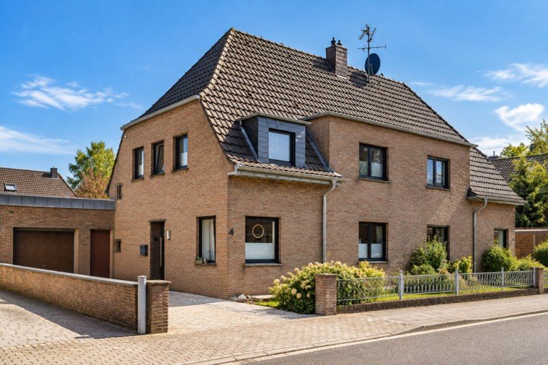 Hauptbild: Kernsaniert & einzugsfertig: Doppelhaush�lfte mit Garten und gro�er Garage in Goch