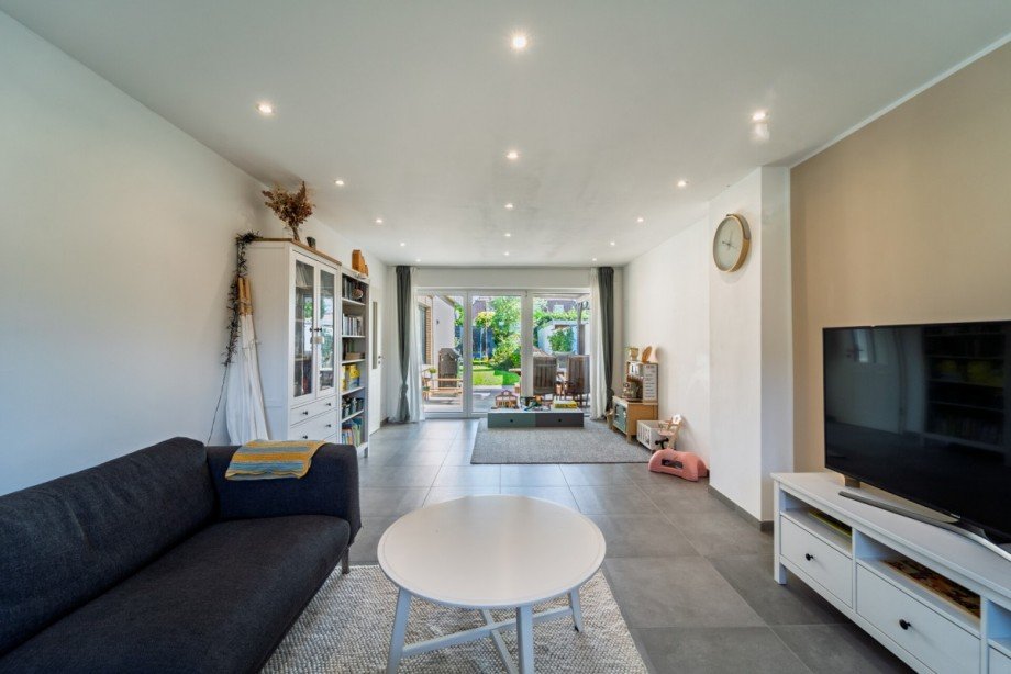 Blick durchs Wohnzimmer Doppelhaush�lfte Goch