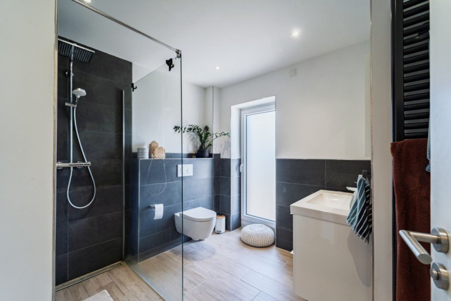 Badezimmer im Obergeschoss Doppelhaush�lfte Goch
