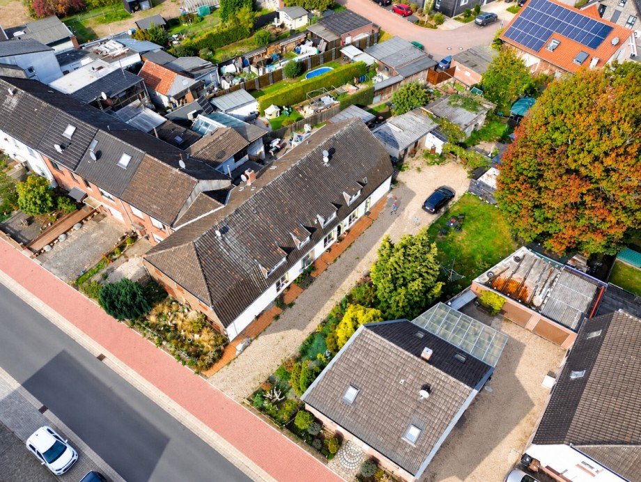 Luftaufnahme eines herbstlichen Wohnviertels Mehrfamilienhaus Goch / Pfalzdorf