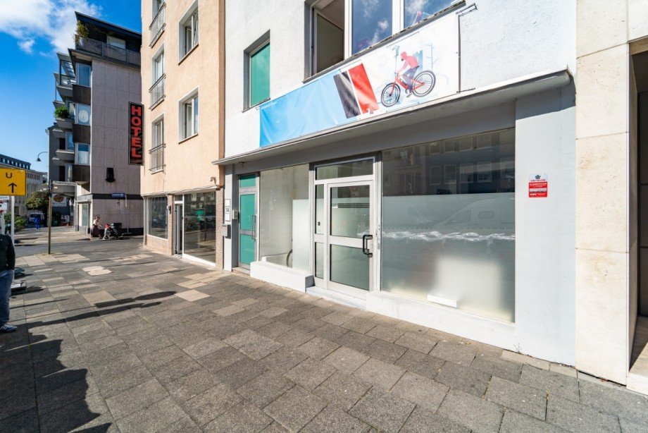 Ladenlokal au�en Haus K�ln