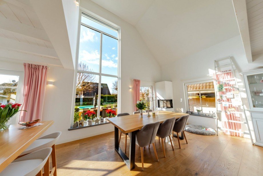 viel Lichteinfall durch deckenhohe Fenster Einfamilienhaus Kevelaer