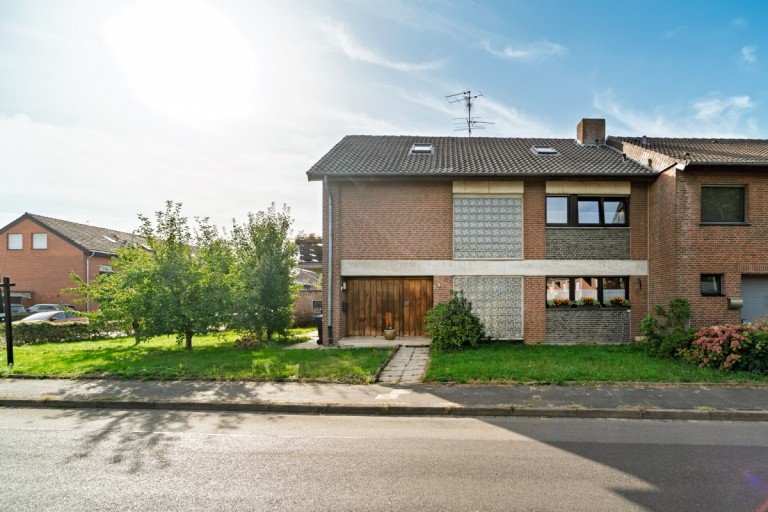 Hauptbild: Platz f�r alle: Einfamilienhaus mit 5 Schlafzimmern, Garten & 2 Garagen in Goch