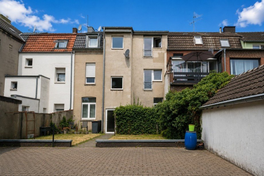 Hinterhof mit Stellplatz Mehrfamilienhaus Goch